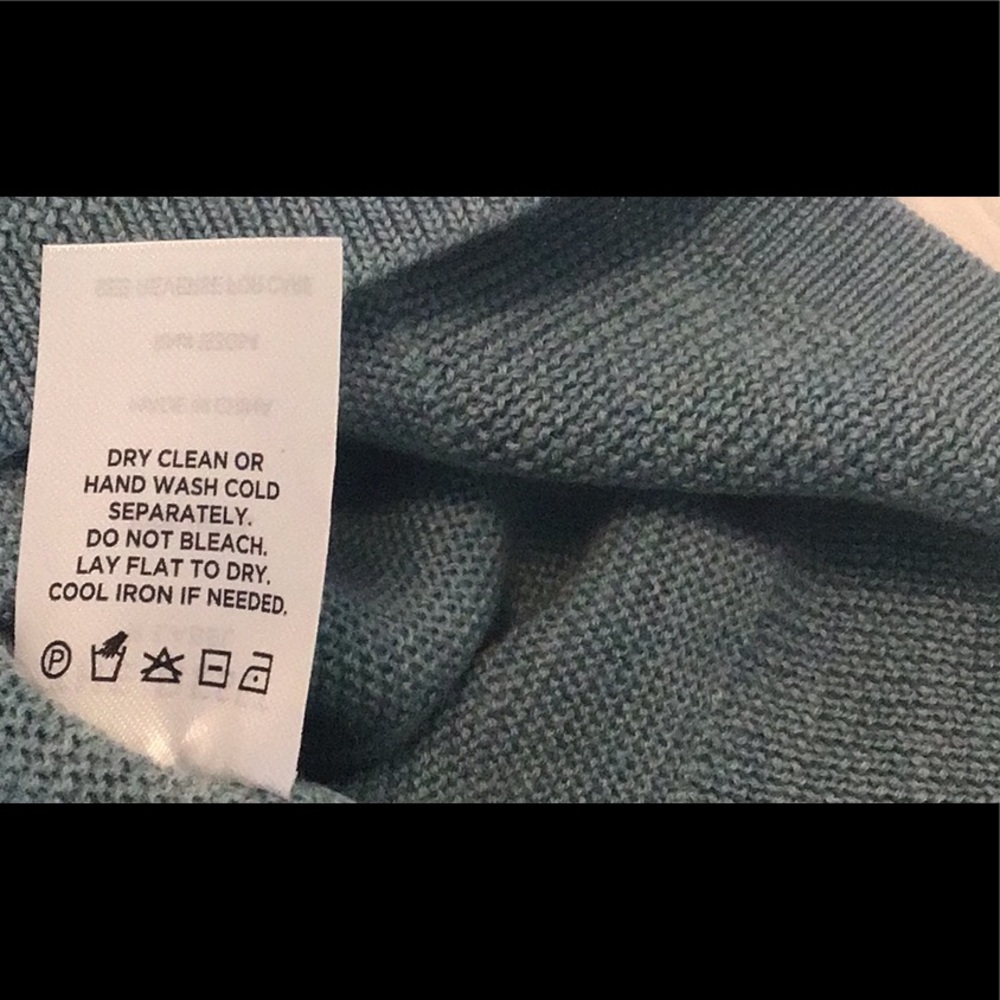 The Reset R Label Top Essential Sweater - Picture 10 of 11
